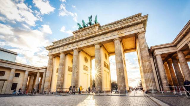 Gente paseando por la ciudad de Berlín