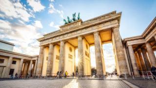 Gente paseando por la ciudad de Berlín