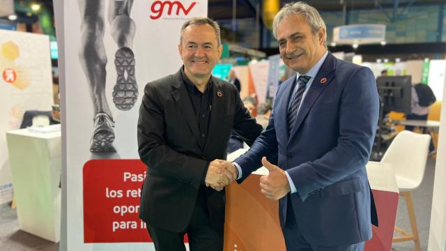 José Manuel Leceta y Luis Fernando Álvarez tras firmar el acuerdo.