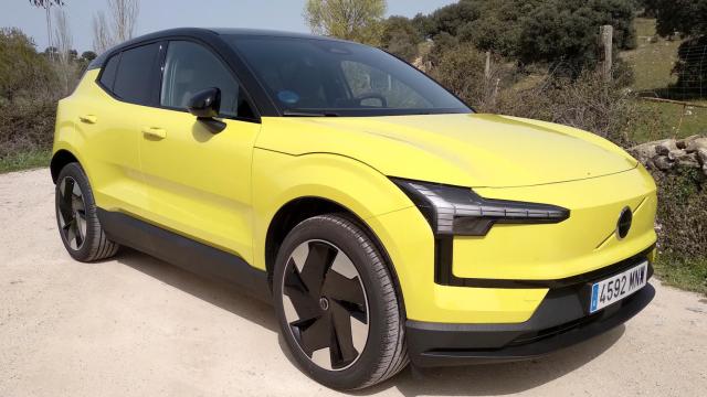 El Volvo EX30 es un SUV de tamaño pequeño que solo se vende como vehículo eléctrico.