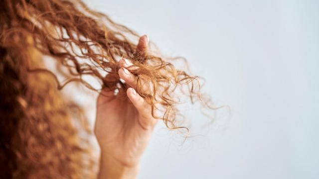 Adiós a la espuma para rizos: el remedio natural y viral en España para una melena definida y sin frizz