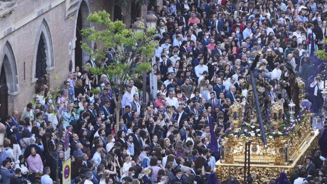 Uno de los pasos de El Valle, en su salida desde la iglesia de la Anunciación.