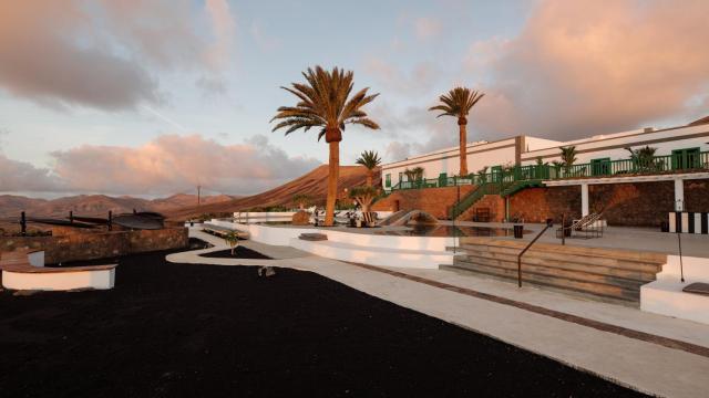 César,  el hotel soñado por Manrique en Lanzarote con la mejor cocina local del desayuno a la cena