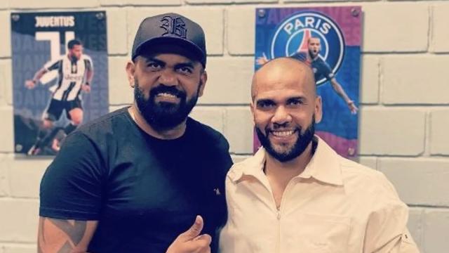 Ney, junto a su hermano Dani Alves