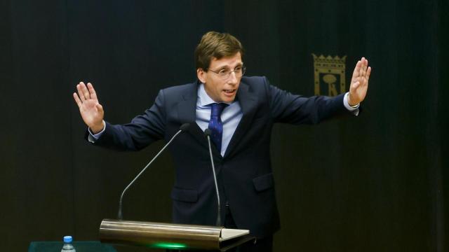 El alcalde de Madrid, José Luis Martínez-Almeida, interviene durante el pleno del Ayuntamiento de Madrid.