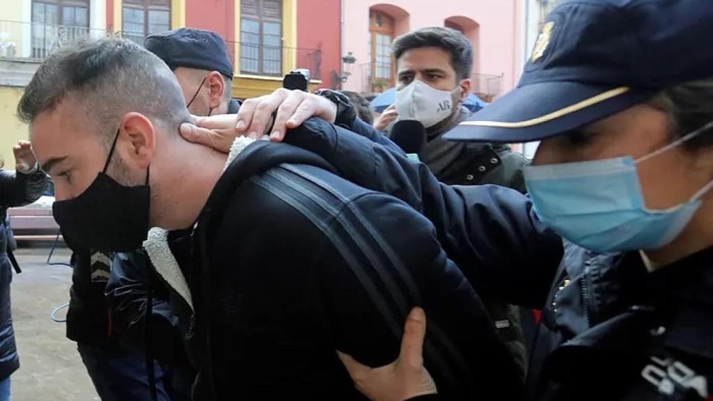 El Tuvi tras prestar declaración en el juzgado.