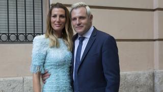 Mayte García y Santi Cañizares, en la comunión de una de sus hijas, en 2019.