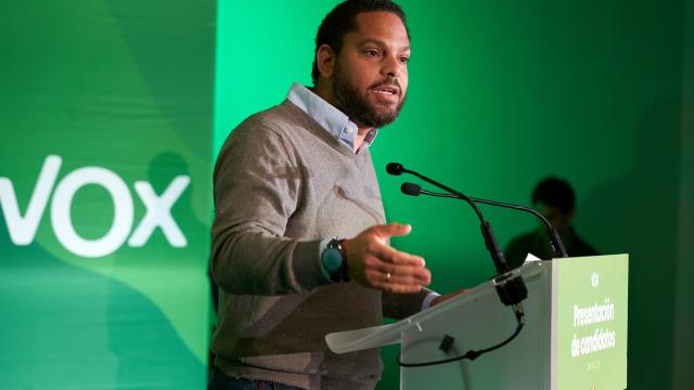 El vicepresidente de VOX, Ignacio Garriga, interviene durante la clausura del acto de presentación de los candidatos de VOX a las elecciones del Parlamento vasco.