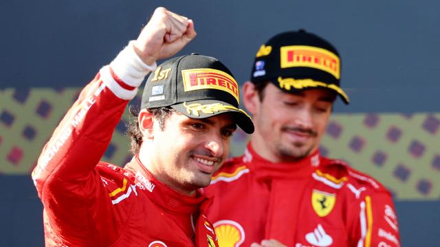 Carlos Sainz celebra el triunfo en el GP de Australia.