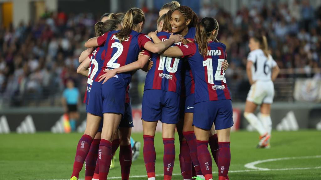 Las jugadoras del FC Barcelona celebran uno de los goles.