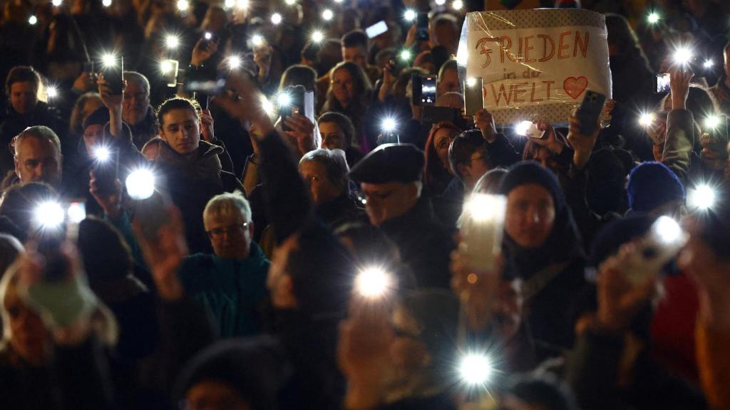 Ciudadanos en una manifestación contra el partido ultraderechista Alternativa por Alemania