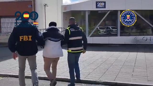 Momento de la detención del fugitivo en Astorga por la Policía Nacional y el FBI.