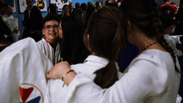Llantos en la casa hermandad del Cautivo.