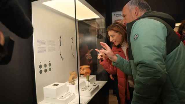 Ángeles Vázquez visita el museo arqueológico de Ons.