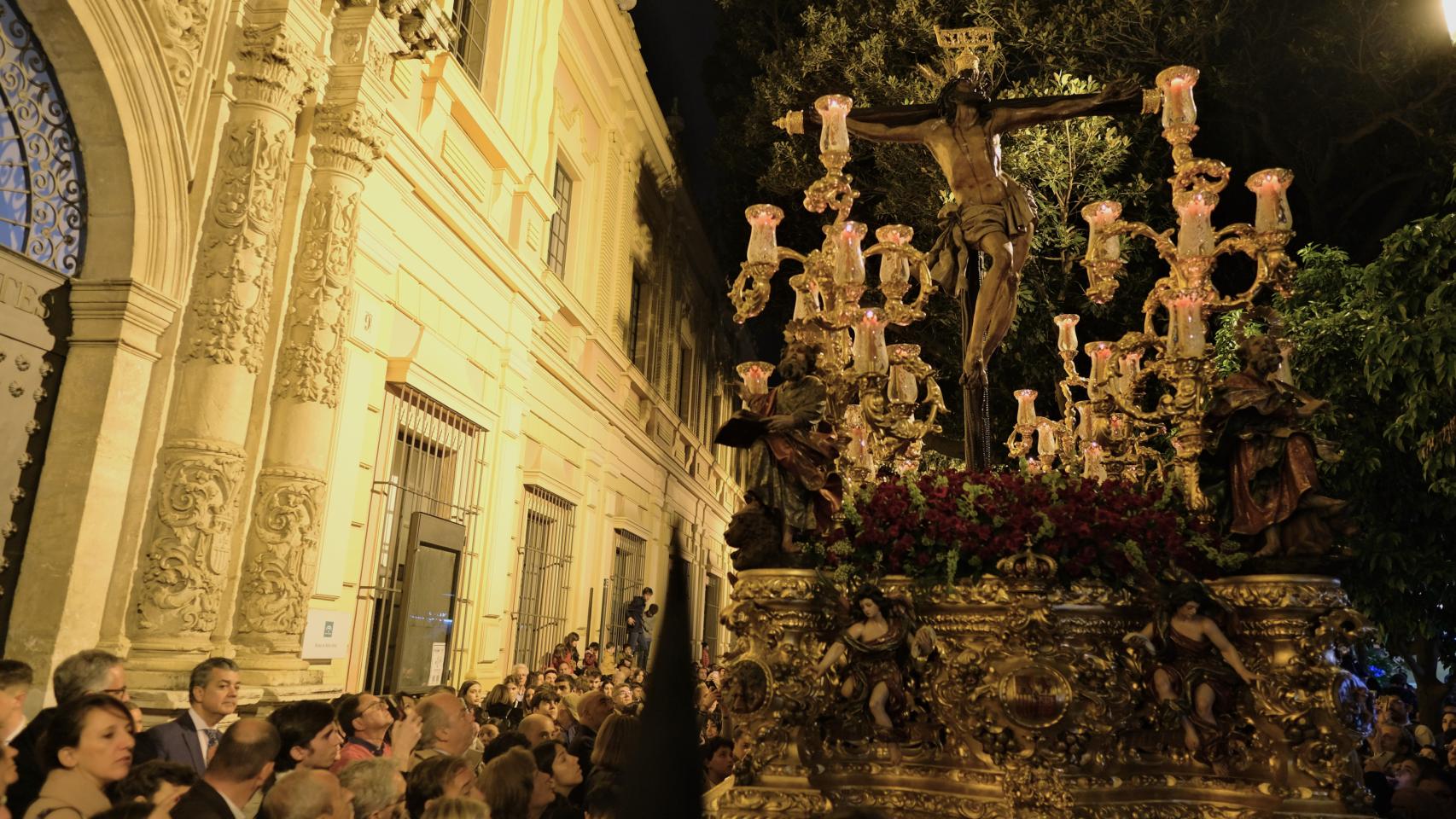Salida de la Hermandad del Museo el Lunes Santo de Sevilla