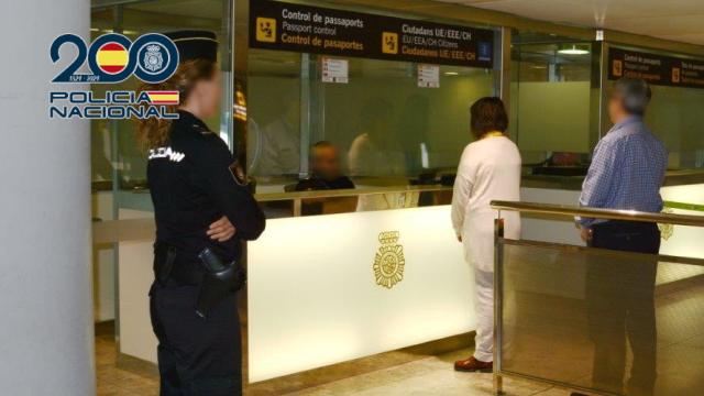 Imagen de archivo del control fronterizo del aeropuerto Alicante-Elche.
