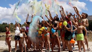 Los jóvenes divirtiéndose
