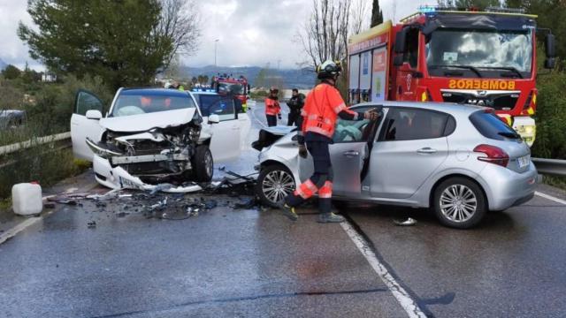 Imagen del choque frontal de dos coches en Ronda.