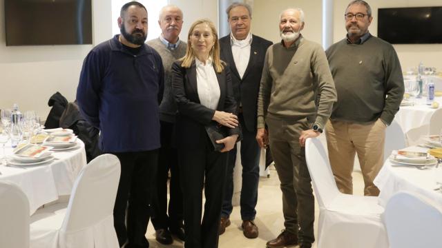 La expresidenta del Congreso, Ana Pastor, asiste a la tradicional comida de los hermanos cargadores del Pebetero Torre del Salvador de la Real Cofradía del Santísimo Cristo de las Injurias de Zamora.