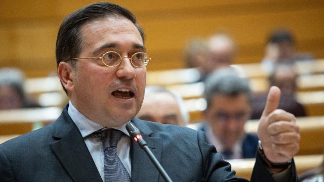José Manuel Albares, ministro de Exteriores, durante un pleno en el Senado, este mes.