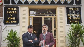 Los periodistas Mariano Alonso (d) y Luis Fernando Quintero (i).