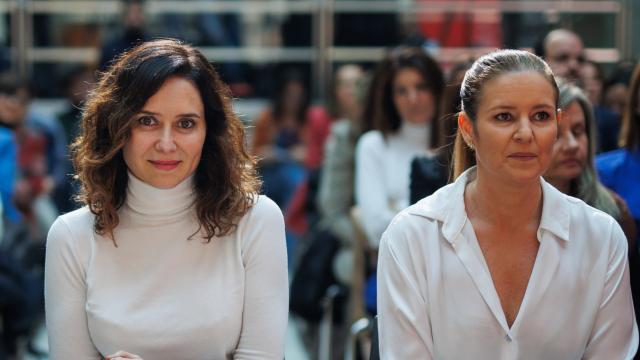La presidenta de la Comunidad de Madrid, Isabel Díaz Ayuso y la consejera de Familia, Juventud y Asuntos Sociales de la Comunidad de Madrid, Ana Dávila