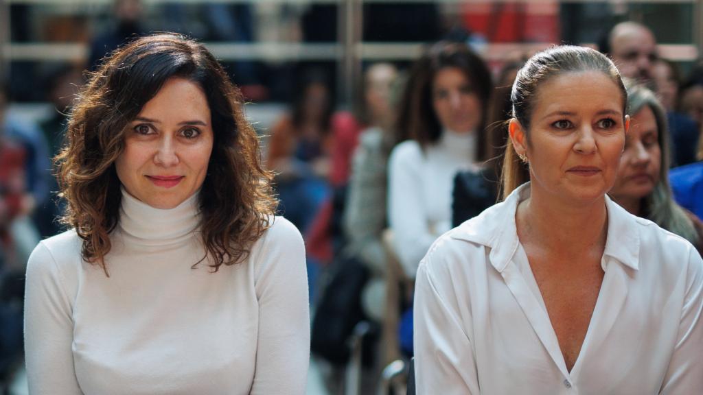 La presidenta de la Comunidad de Madrid, Isabel Díaz Ayuso y la consejera de Familia, Juventud y Asuntos Sociales de la Comunidad de Madrid, Ana Dávila