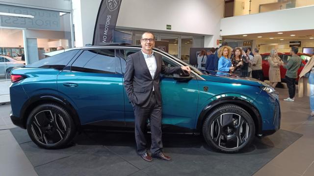 Gregory Belhassen con el nuevo Peugeot 3008