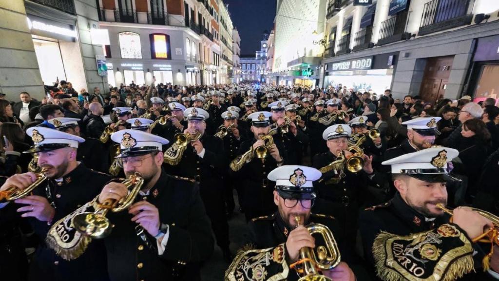 La Banda del Rosario, tocando en Callao. Ayuntamiento de Cádiz.