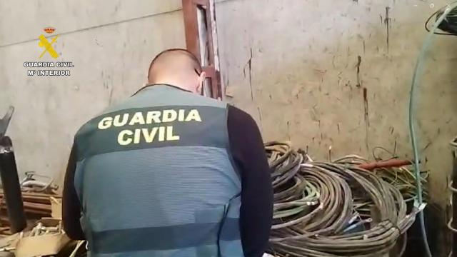 El cableado, intervenido por la Guardia Civil.