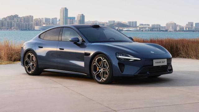 Xiaomi SU7 en color gris