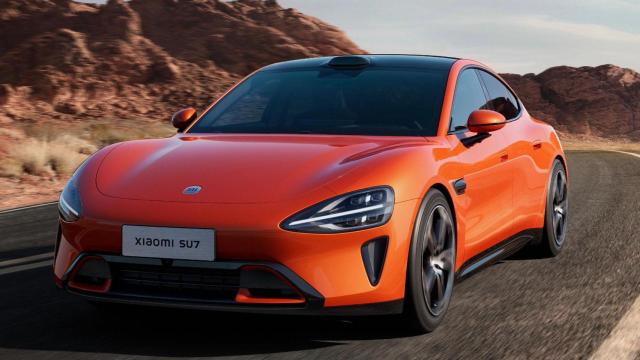 El Xiaomi SU7 en color naranja