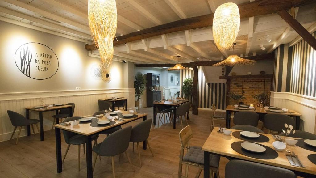 El restaurante A Artesa da Moza Crecha por dentro