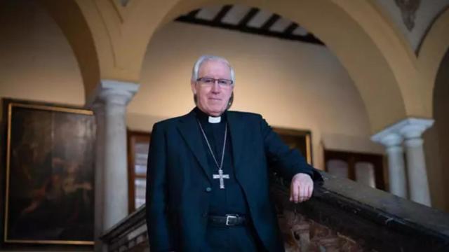 El arzobispo de Sevilla, Saiz Meneses.