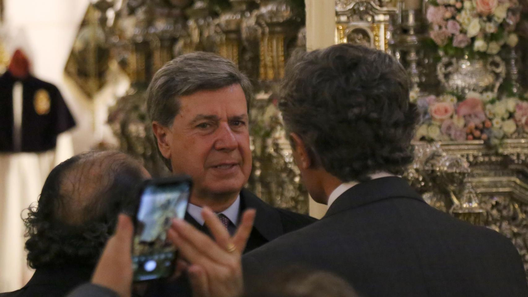 Cayetano Martínez de Irujo, en la hermandad de Los Gitanos de Sevilla