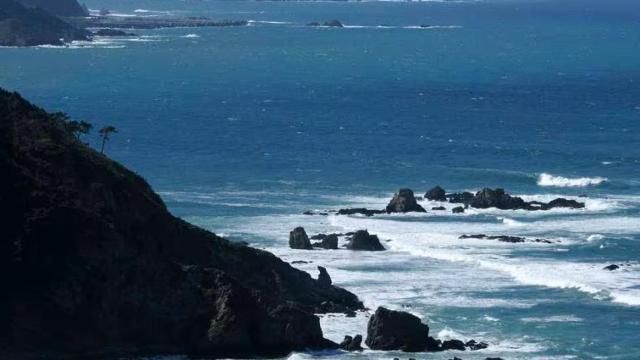 Tragedia en Asturias: mueren dos personas arrastradas por el fuerte oleaje