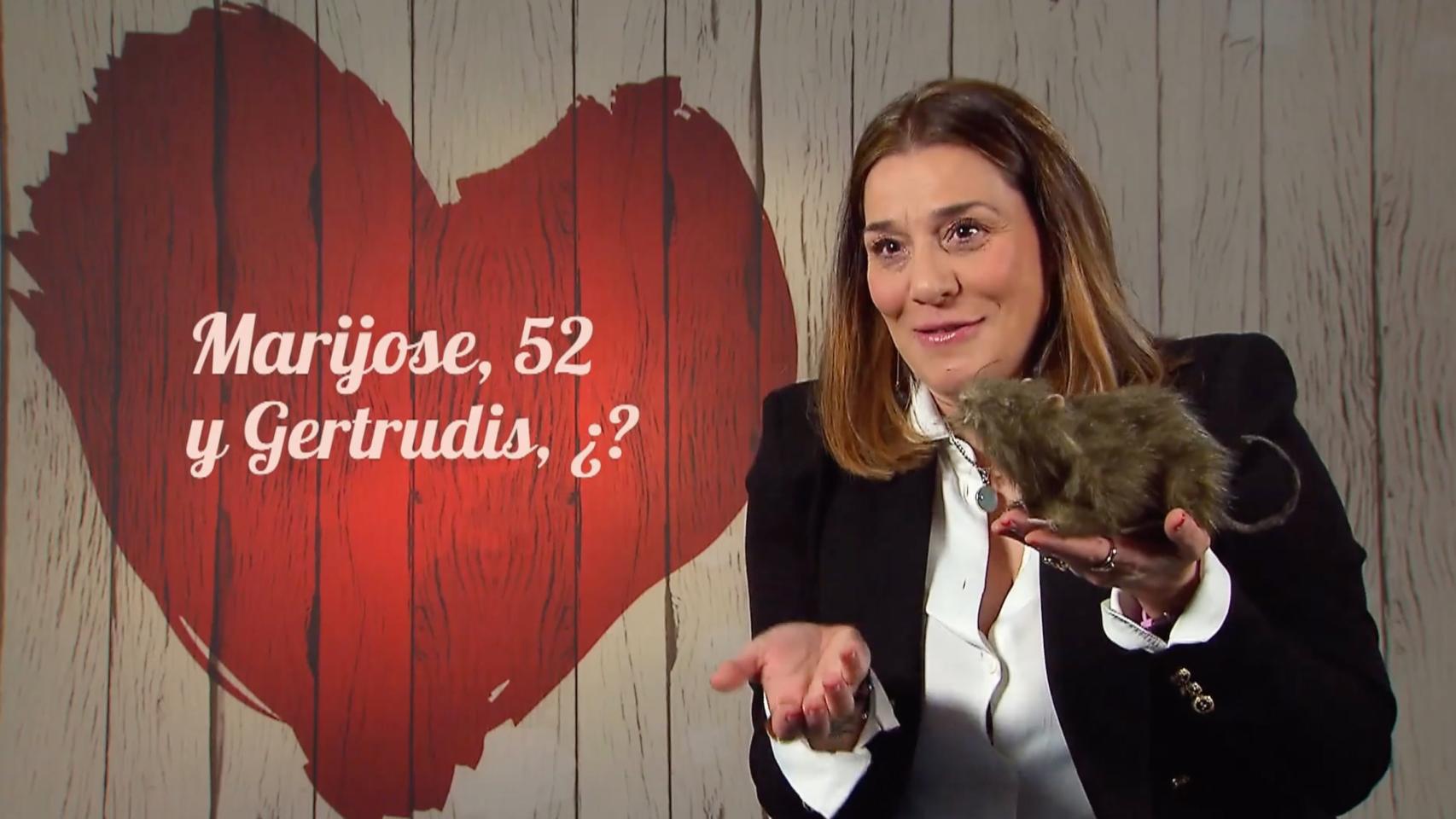 Marijose y su rata disecada Gertrudis en 'First Dates'.