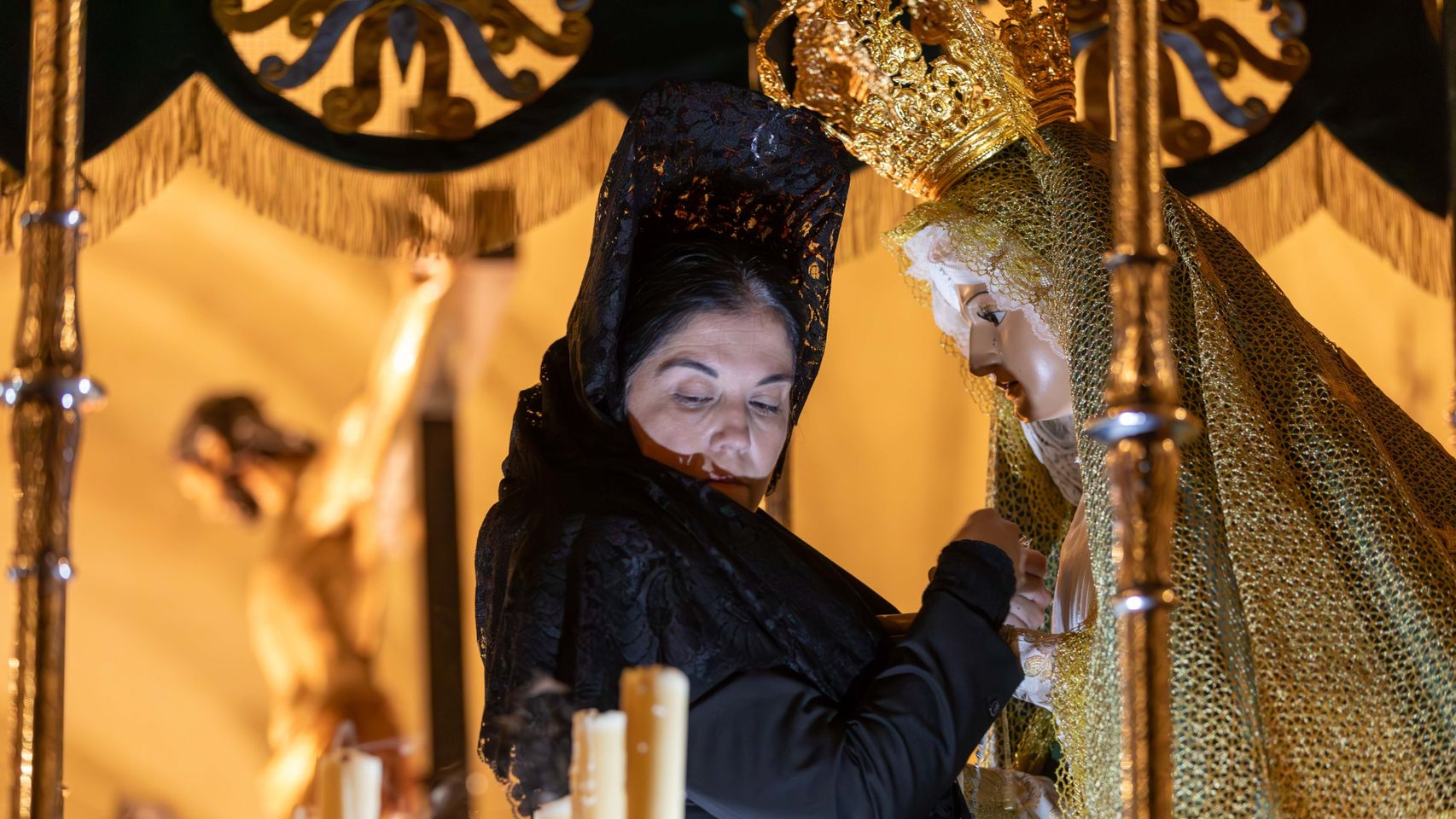 Lágrimas, devoción y emoción contenida en Toledo junto a la Virgen del Amparo: todas las fotos
