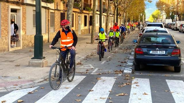 Un carril para bicicletas en Alcoy, ciudad en la que un coche ha atropellado a un grupo de ciclistas.