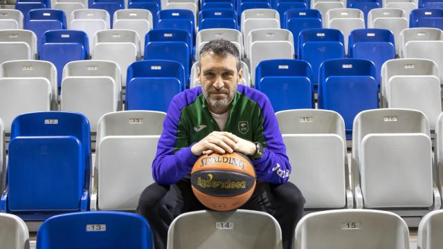 Ibon Navarro, entrenador del Unicaja, posa para EL ESPAÑOL de Málaga