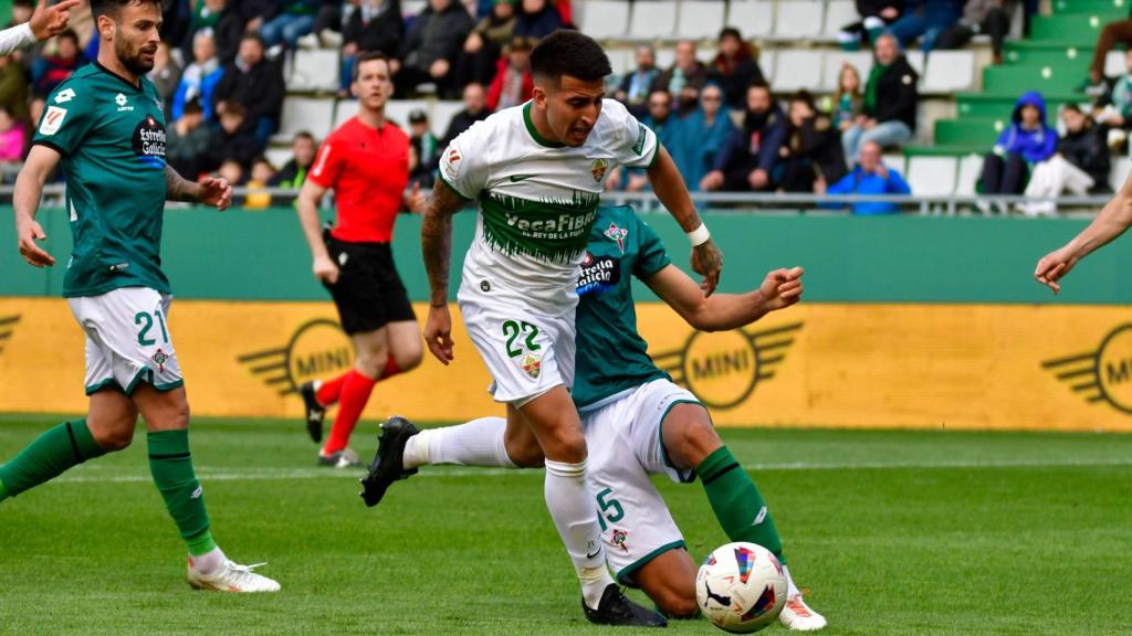 Una jugada hacia el final del partido ante el Racing de Ferrol.