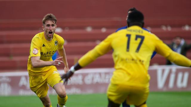 Nolan celebra el gol del triunfo ante el Alzira.