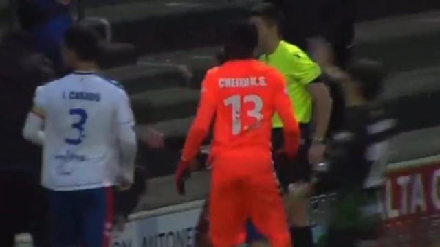 Cheikh Sarr, portero del Rayo Majadahonda, se encara con la grada tras recibir gritos racistas