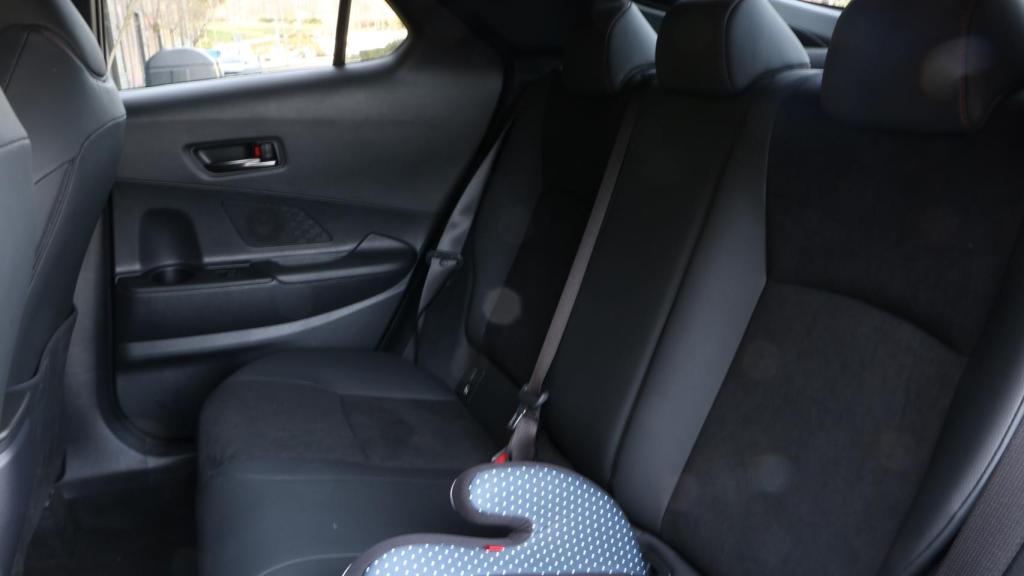 Plazas traseras en el nuevo Toyota C-HR.