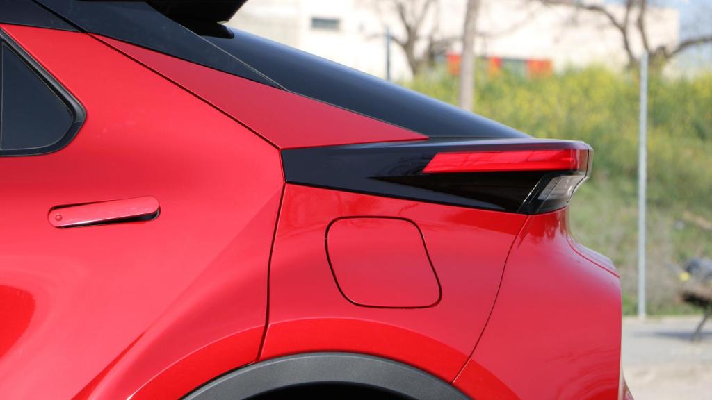 Diseño de la parte trasera del Toyota C-HR.
