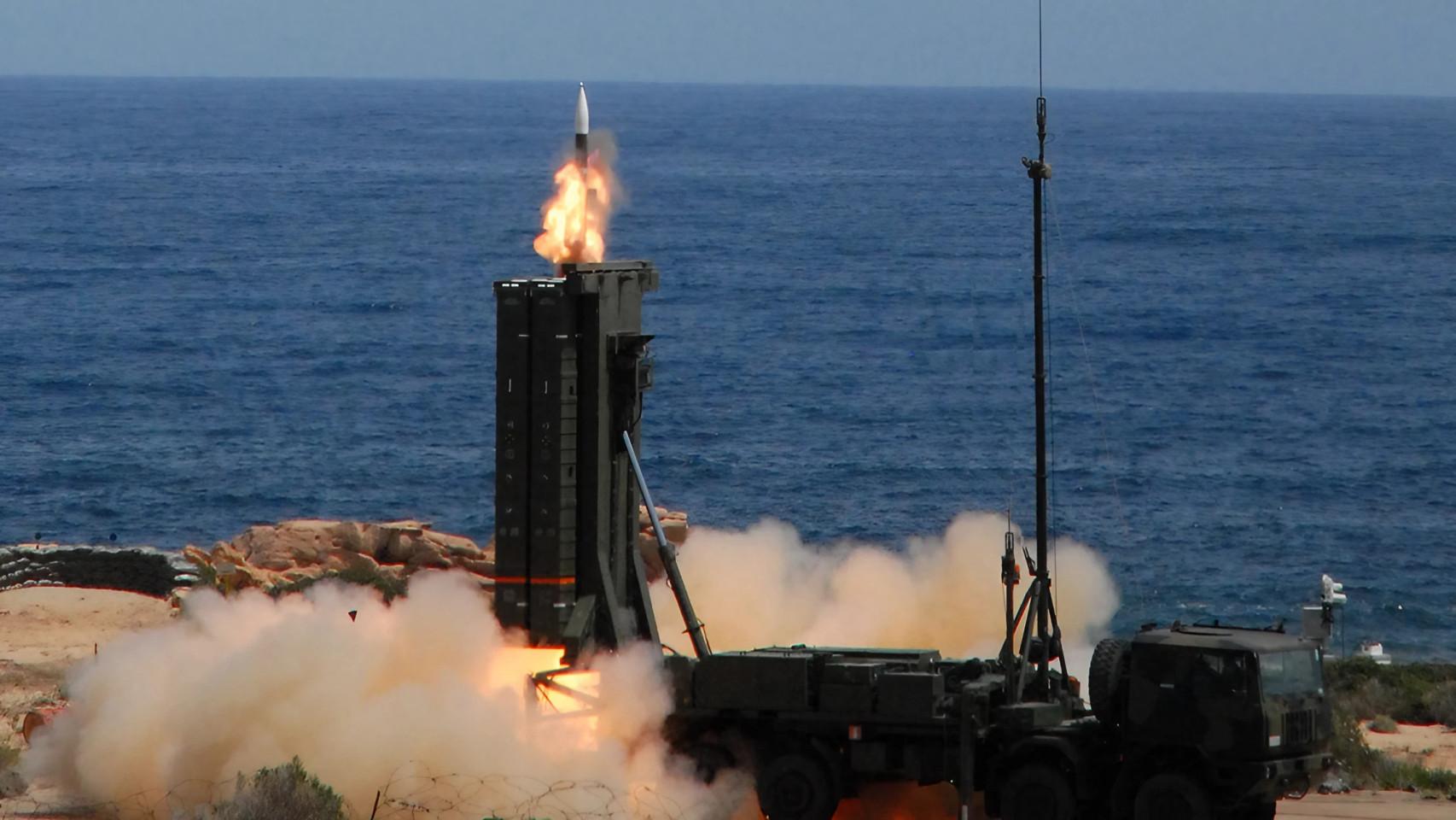 Lanzamiento misil interceptor Aster 30