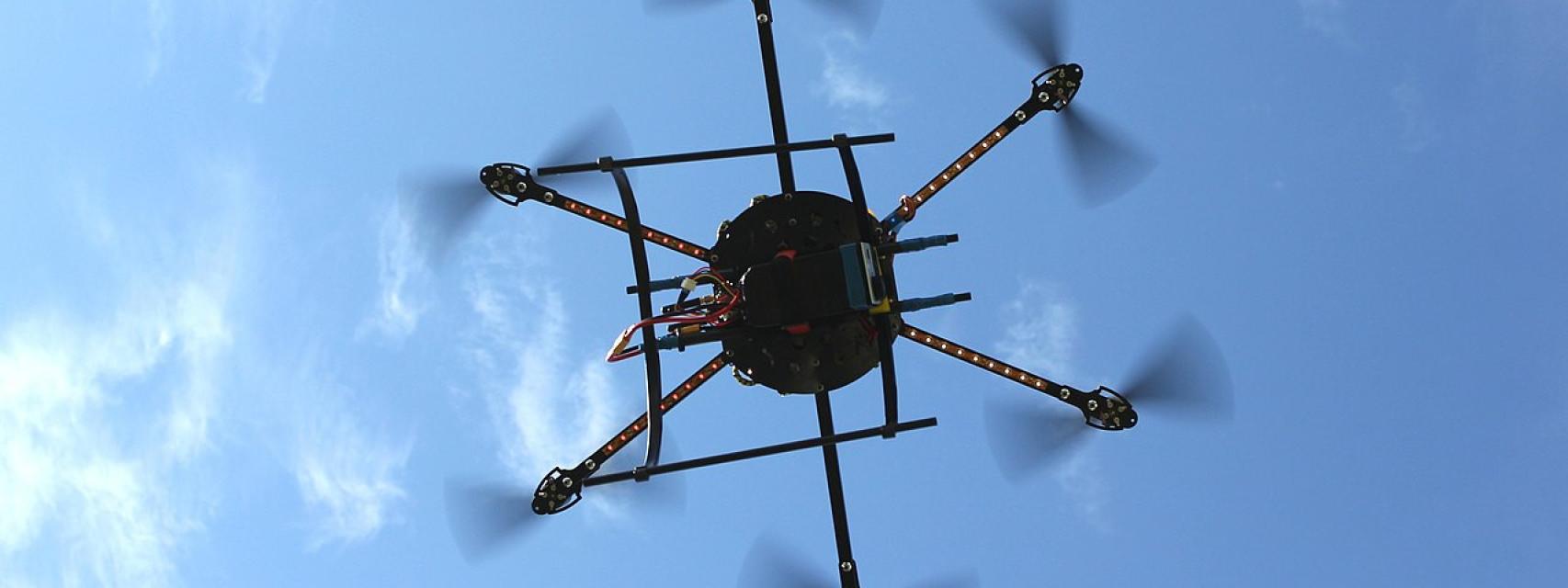 Dron octocóptero, similar a lo que podría ser el conjunto de drones chinos