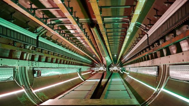 Interior del tubo de pruebas de Hyperloop en Países Bajos