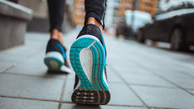 El sencillo truco para incorporar a tus caminatas que arrasa en España