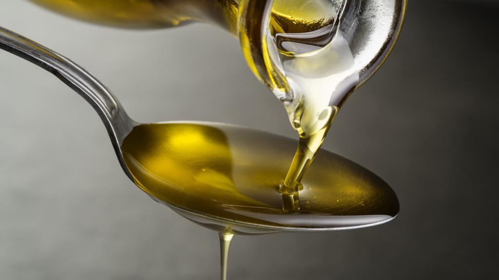 Esto es lo que pasa a los españoles que consumen aceite de oliva todos los días